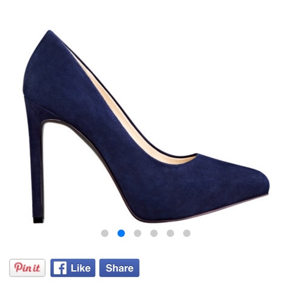 Pointy toe pumps - Picture 2 of 4