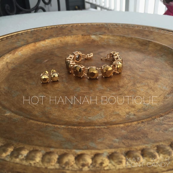 🆕 Earrings- Metallic Gold Stud - Picture 3 of 4