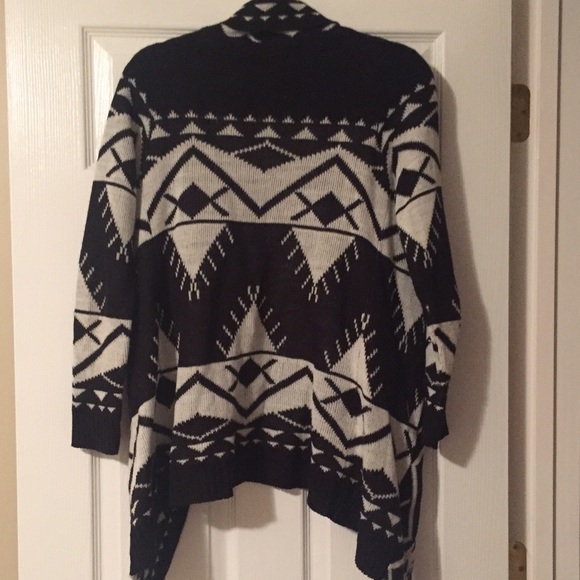 Tribal Print Sweater - Picture 2 of 2