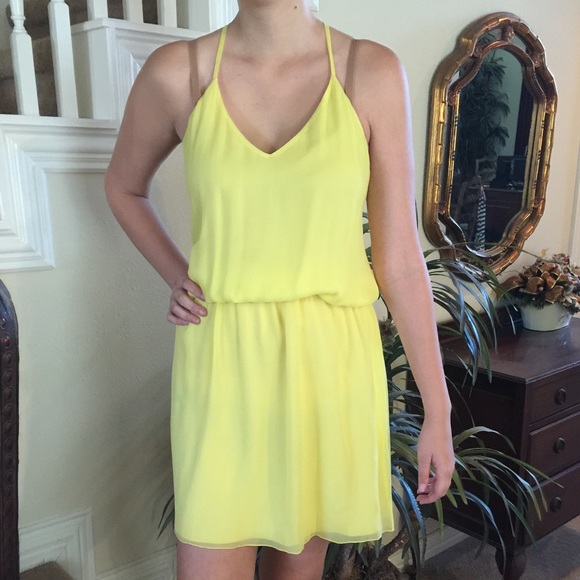 Alice + Olivia Dresses & Skirts - Alice + Olivia Yellow Silk dress