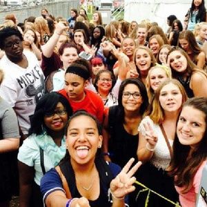 Meet your Posher, Andrewia