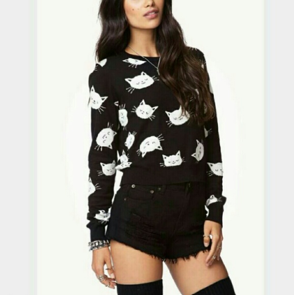 SALE🌟Cropped Ktty sweater