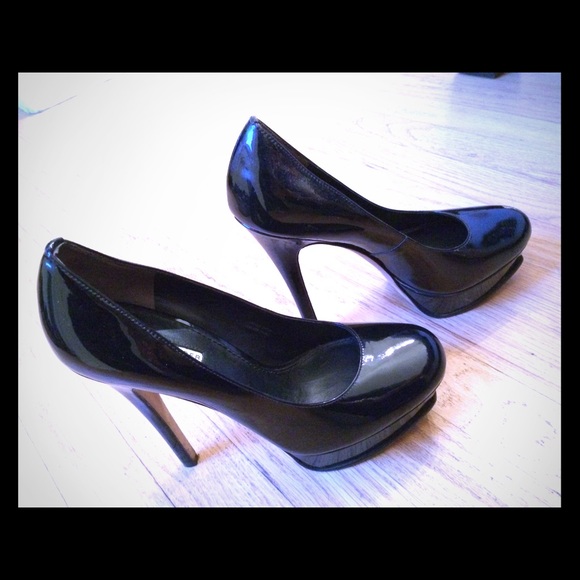 Vera Wang Platform Pumps