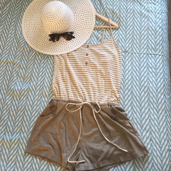 NWOT Beige & cream striped romper SZ M/L