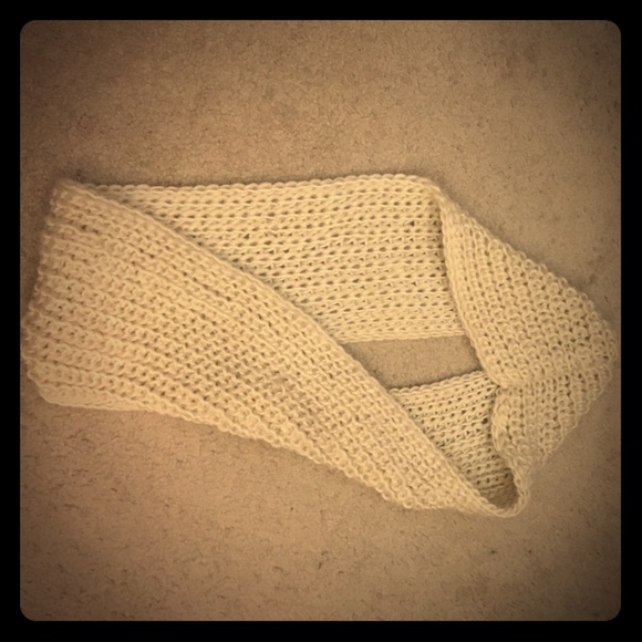 BRAND NEW CREAM COLORED LULAROE INFINITY SCARF