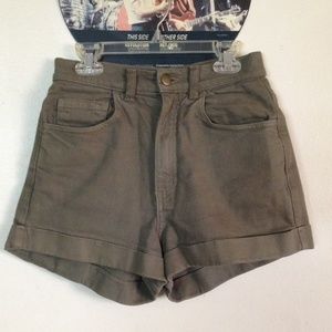 High-waist shorts | Color: Olive Green
