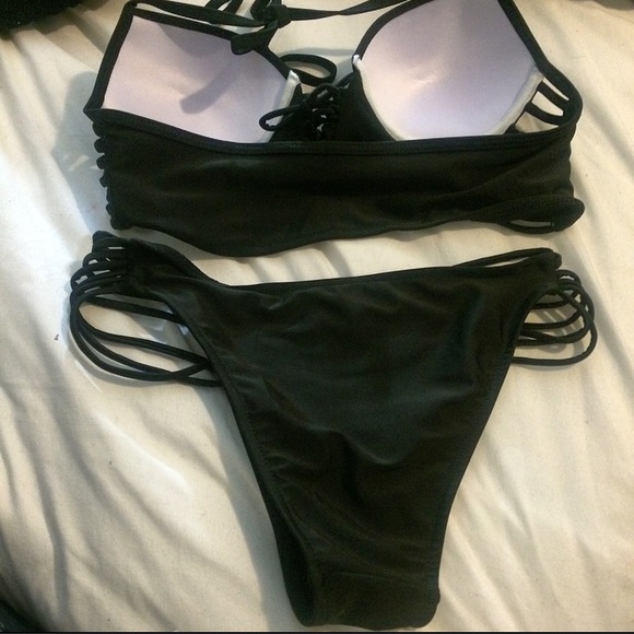 Strappy Push Up Black Bikini - Picture 4 of 4