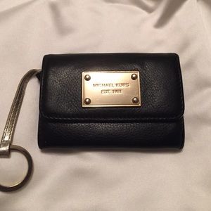 ⬇️Price Dropped to sell Michael Kors Wallet