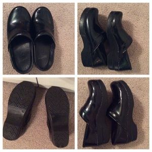Used size 7/37 Black Dansko shoes.