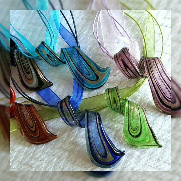 CLEARANCE* Aqua glass necklace and earring set - Picture 2 of 3