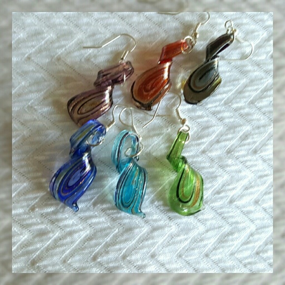CLEARANCE* Aqua glass necklace and earring set - Picture 3 of 3