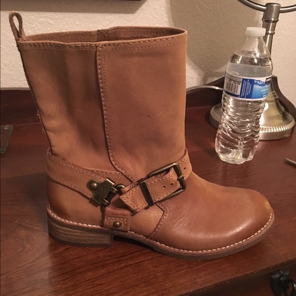 Gianni Bini low ankle boots