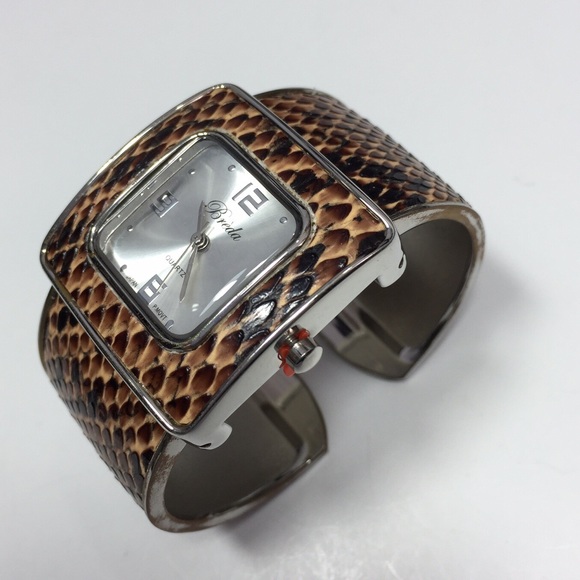Fabulous Cuff Quartz Watch - Picture 2 of 4