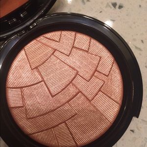 SOLD Anastasia Beverly Hills illuminated