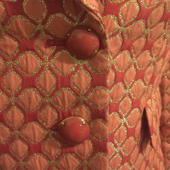 Adorable 3/4 sleeve blazer with gold detailing - Picture 2 of 3