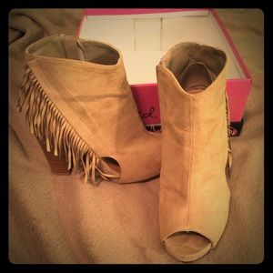 Qupid fringe booties, worn once. Size 7