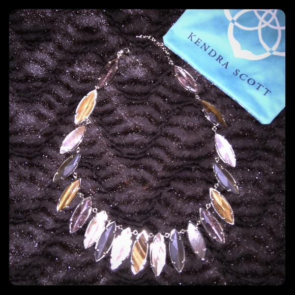 Kendra Scott brown necklace
