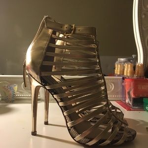 Size 7 Steve Madden Marnee Gold Heels