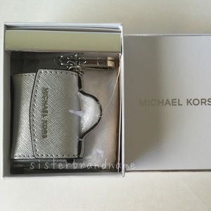 🌸 NWT Michael Kors Ava key chain 🌸