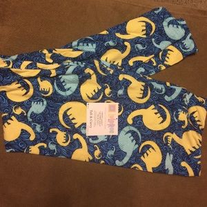 LuLaRoe Tall And Curvy TC T&C Dinosaur Leggings