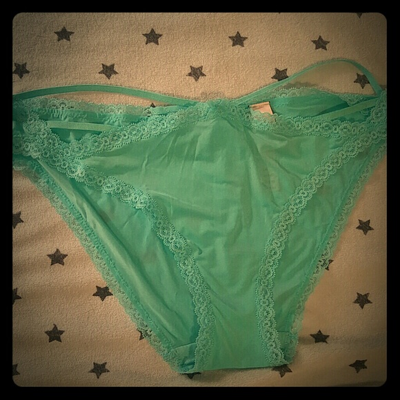 NWT VICTORIA'S SECRET CHEEKINI