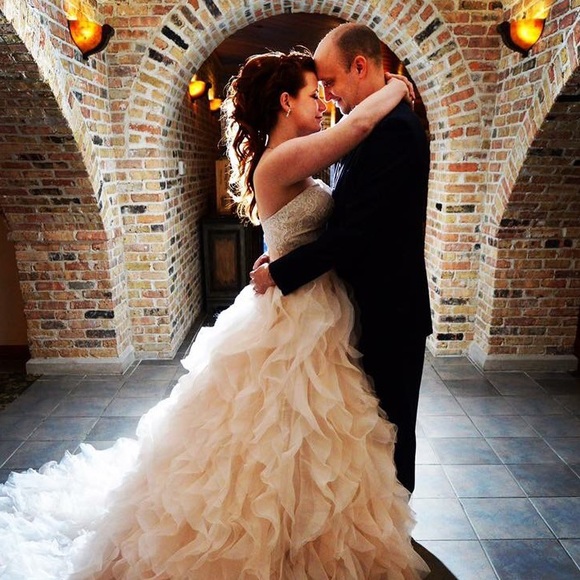 Hello! I'm Jenna. A newlywed and momma of one. 👪 - Picture 2 of 6