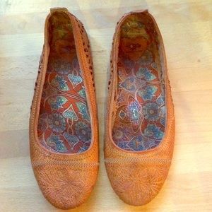 ModCloth Rocketdog Leather Embossed Flats