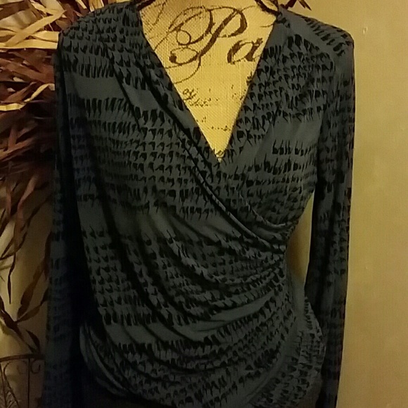 Sofia Vergara wrap top - Picture 2 of 4