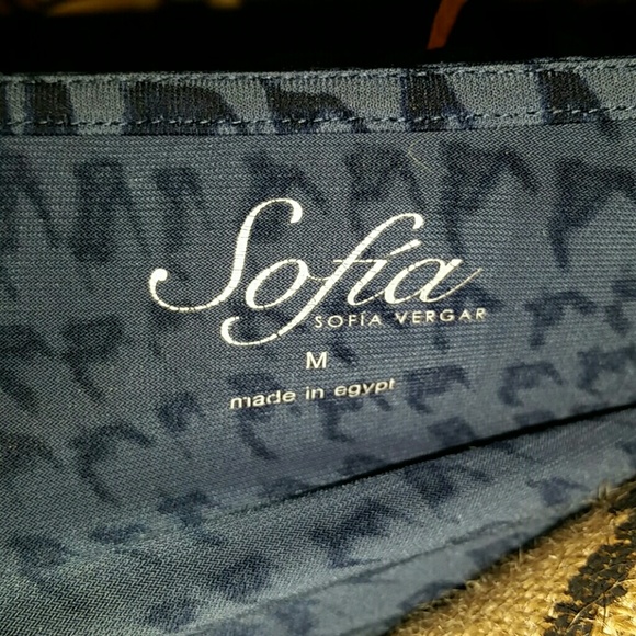 Sofia Vergara wrap top - Picture 3 of 4