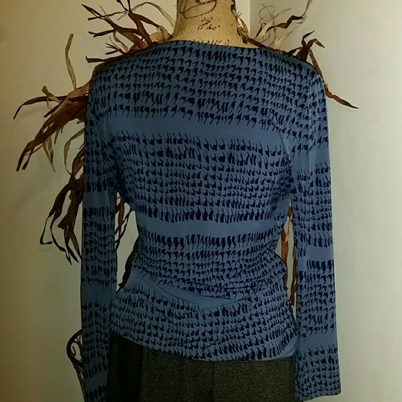 Sofia Vergara wrap top - Picture 4 of 4