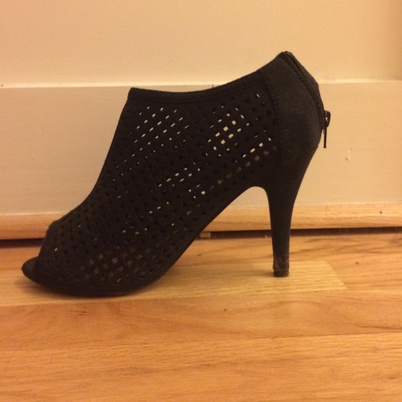 Open toe black heels