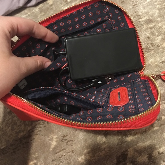 iPhone Charging Clutch!! - Picture 4 of 4