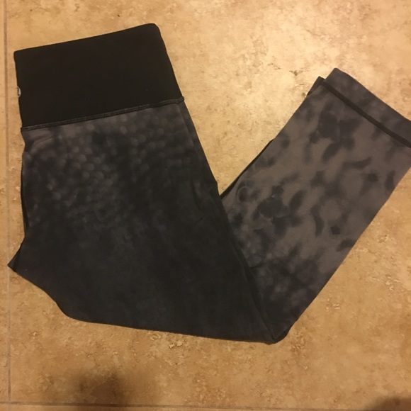 Lululemon Snowy Owl Wunder Under Crop