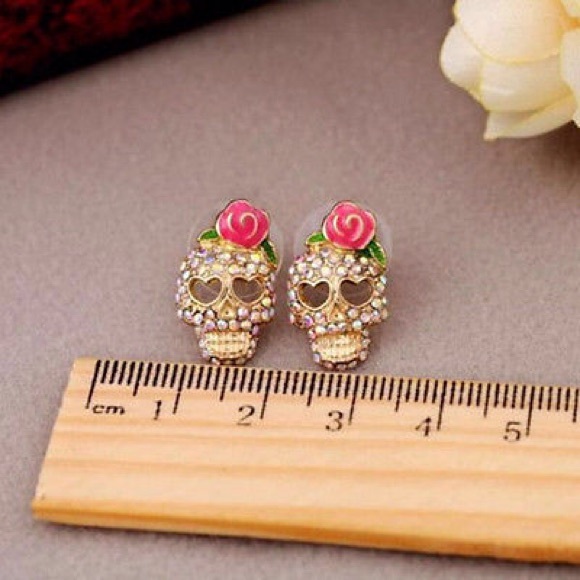 25% off Bundles! New Skull Rhinestone Earrings - Picture 3 of 3