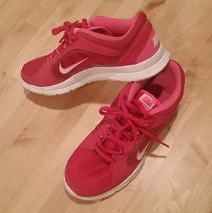 Nike hot pink running sneakers