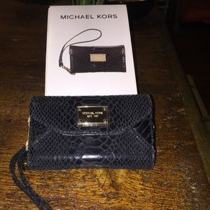 iPhone5 Michael kors clutch. AUTHENTIC.