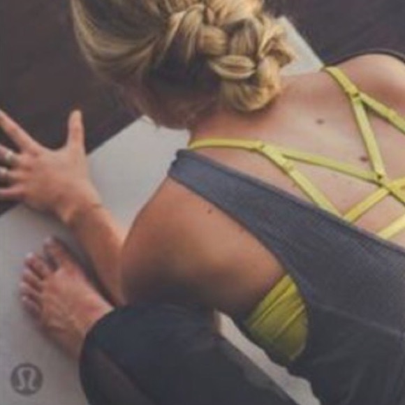 Lululemon "Seek the Heat" 🔥 tank w/ snap-on bra