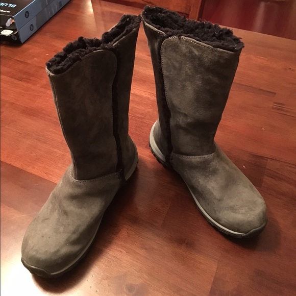 Patagonia suede women's boots size 6