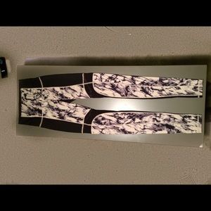 Black&Biege Ink print LuLulemons