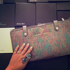NEW LISTING - Kendra Scott Jewelry Clutch