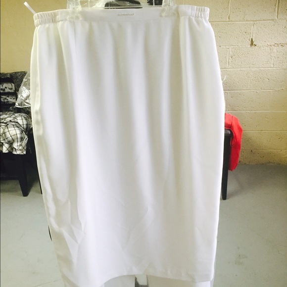 "Two Piece White Designer Suit" - Picture 3 of 4