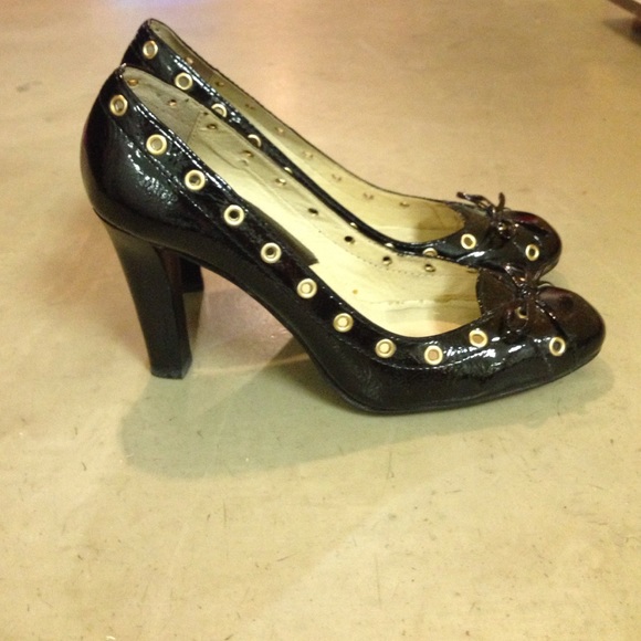 MiCHAEL Michael Kors patent pumps