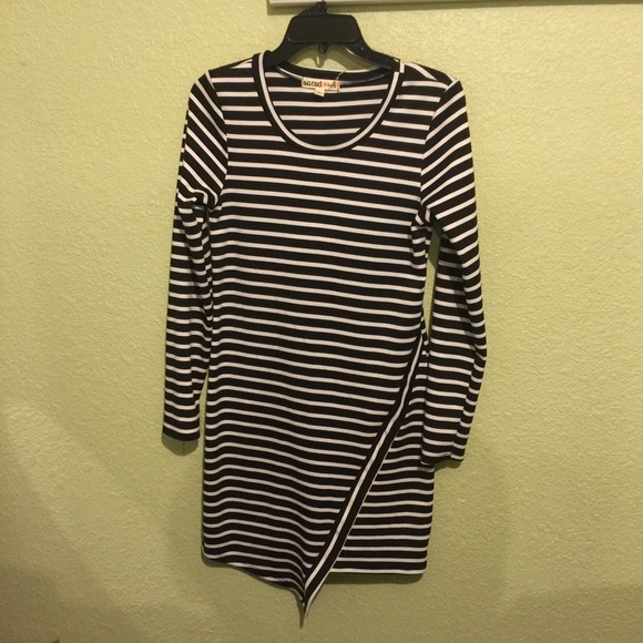 Other - Short long sleeve dress