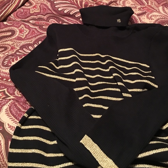2 X shirt RLL black and gold it's fits nice