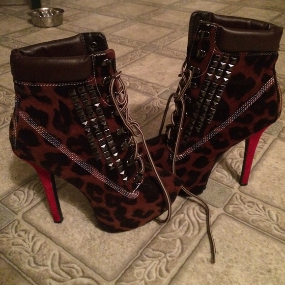 New Dollhouse leopard print size 8 boots heels - Picture 1 of 3