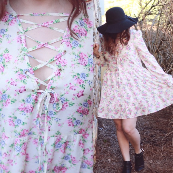 Lace Up Floral Dress - Summer Sale! ☀️ - Picture 4 of 4