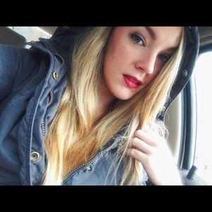 Meet your Posher, Carrie