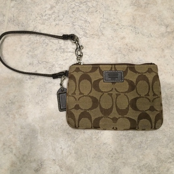 🎉SALE🎉 Authentic Coach Wristlet