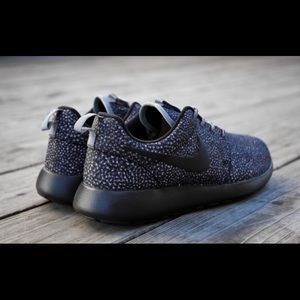 Nike Women's Roshe Run 'Dot Print"