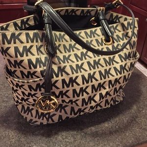 Michael Kors purse (authentic)
